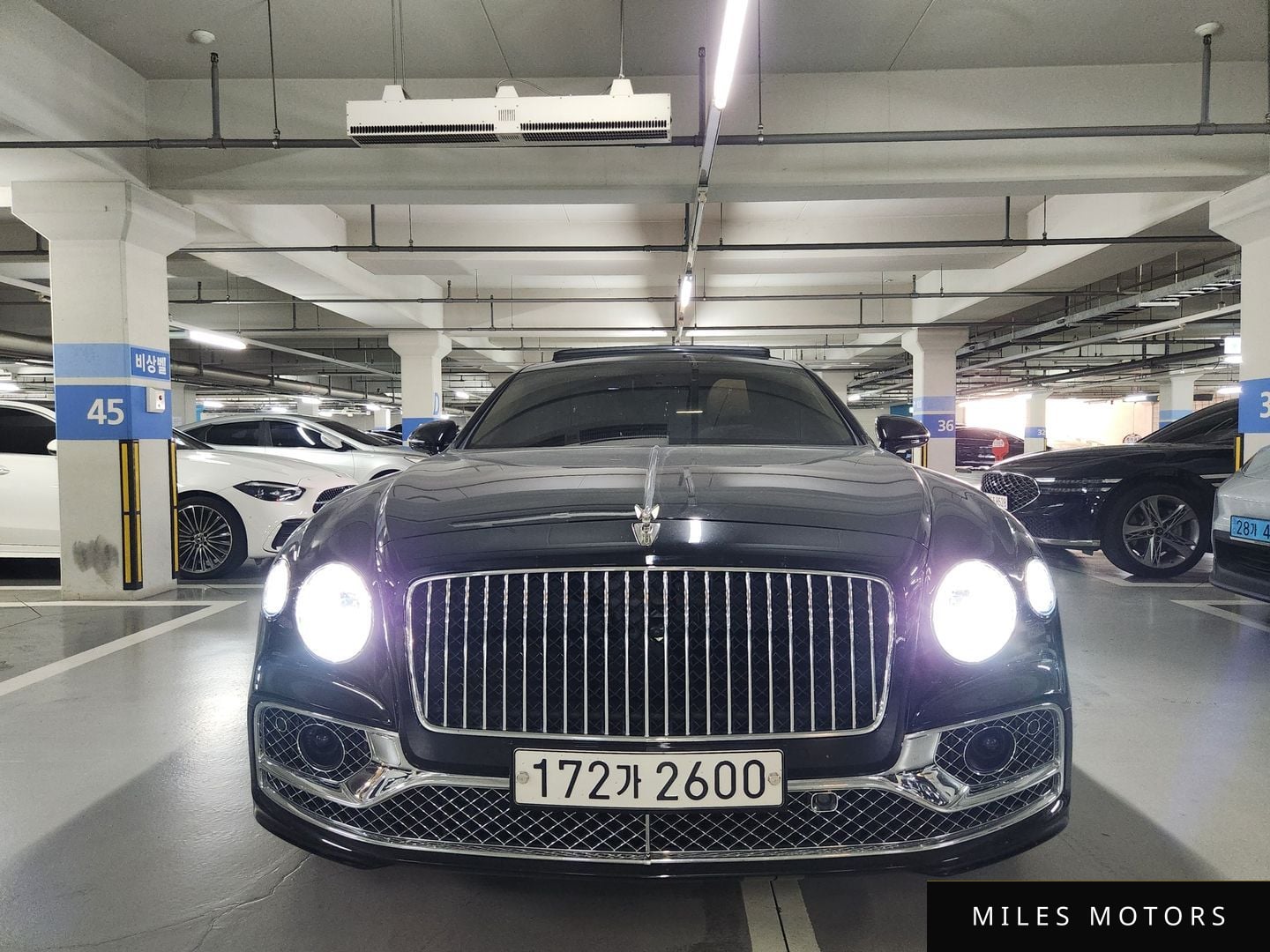 Bentley Flying Spur 2023 — миниатюра 3
