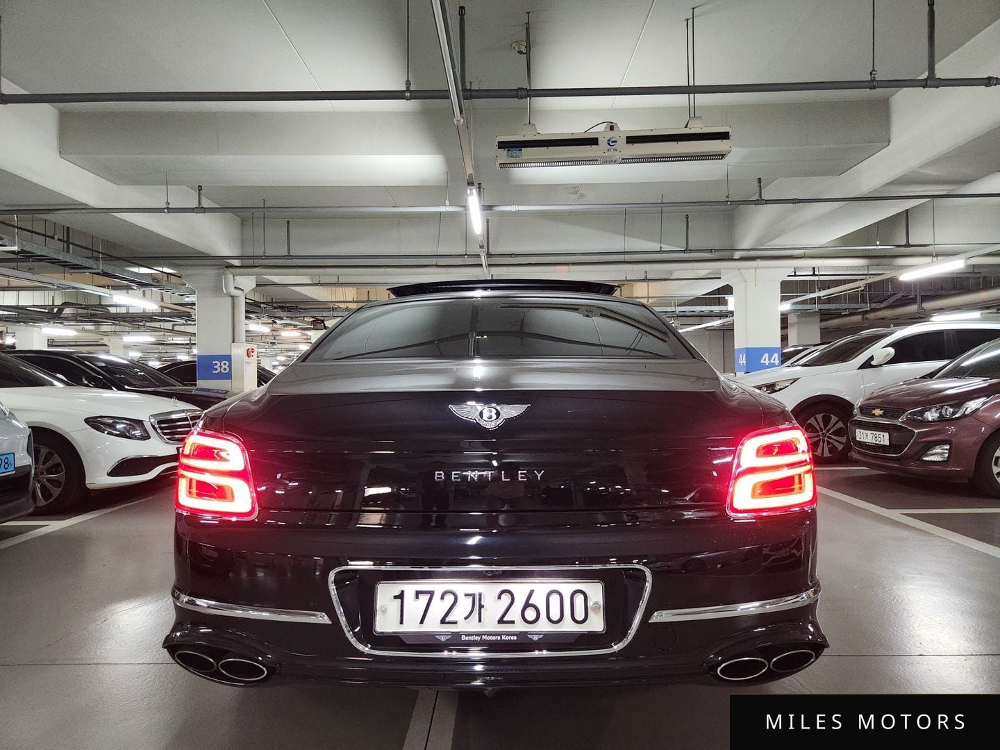 Bentley Flying Spur 2023 — миниатюра 4