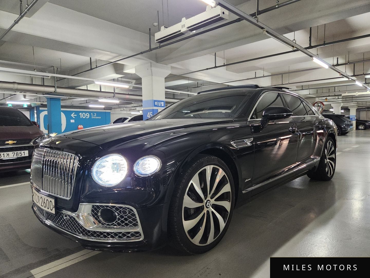 Bentley Flying Spur 2023 — миниатюра 6