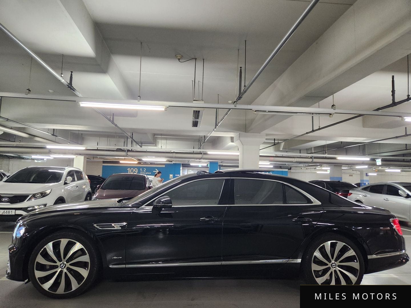 Bentley Flying Spur 2023 — миниатюра 7