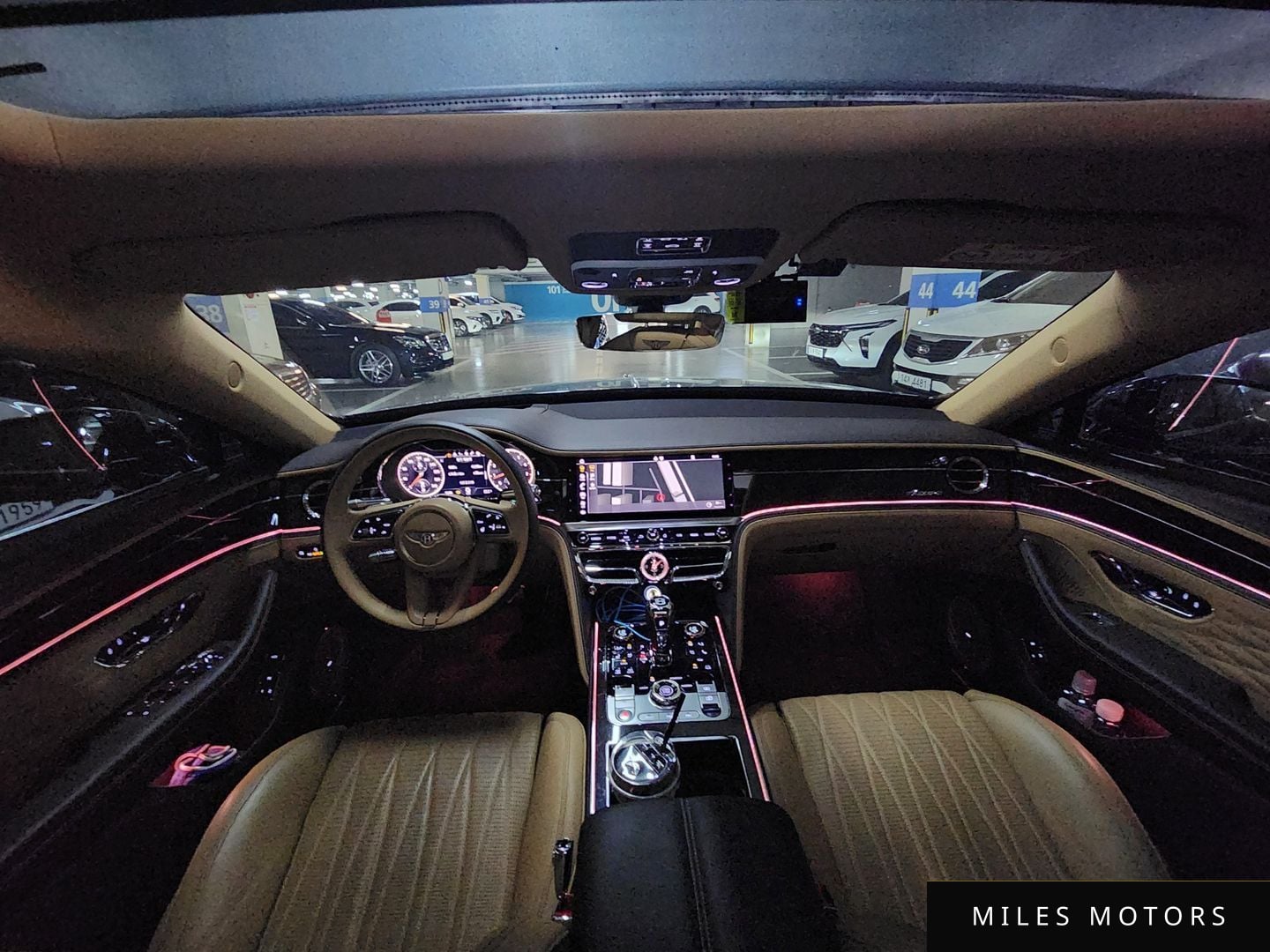 Bentley Flying Spur 2023 — миниатюра 9