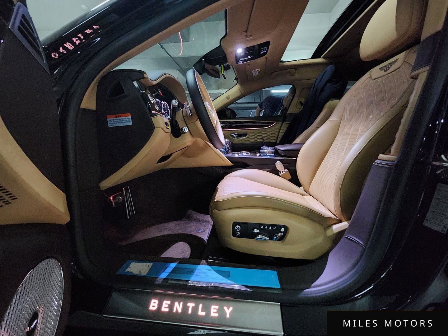 Bentley Flying Spur 2023 — миниатюра 10