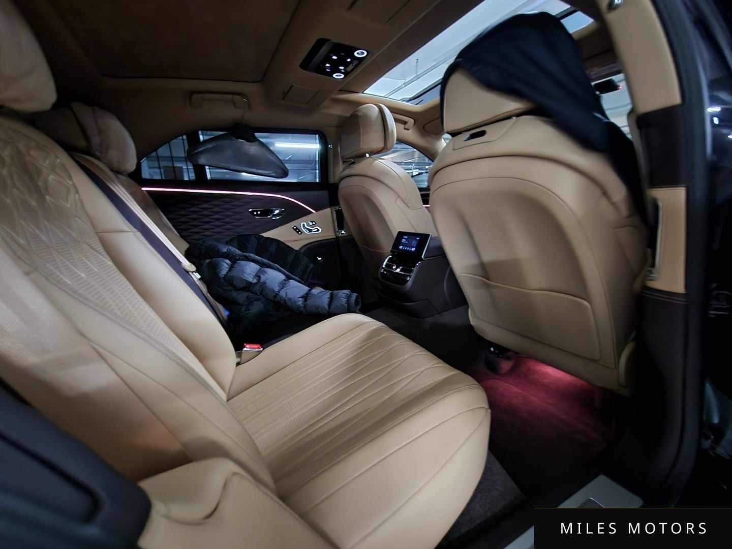 Bentley Flying Spur 2023 — миниатюра 11