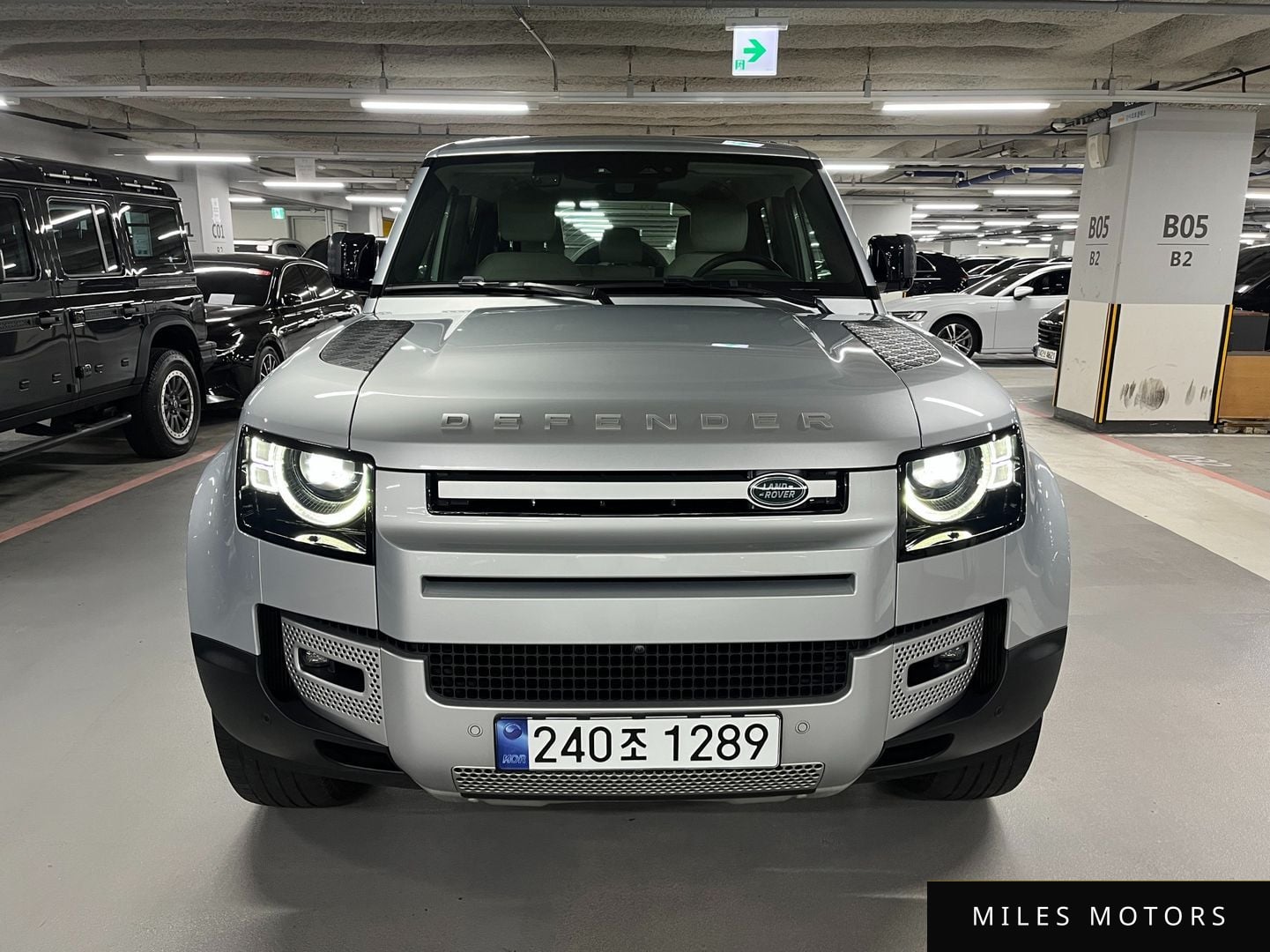 Land Rover Defender 2023 — фото 1 из 12