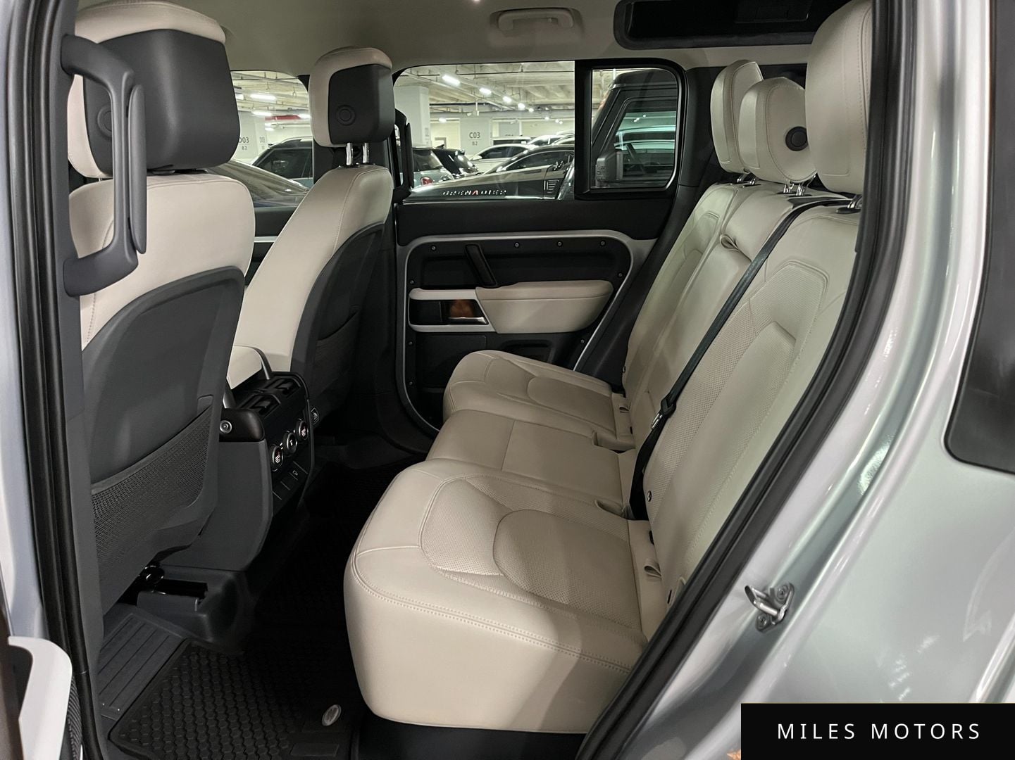 Land Rover Defender 2023 — миниатюра 8