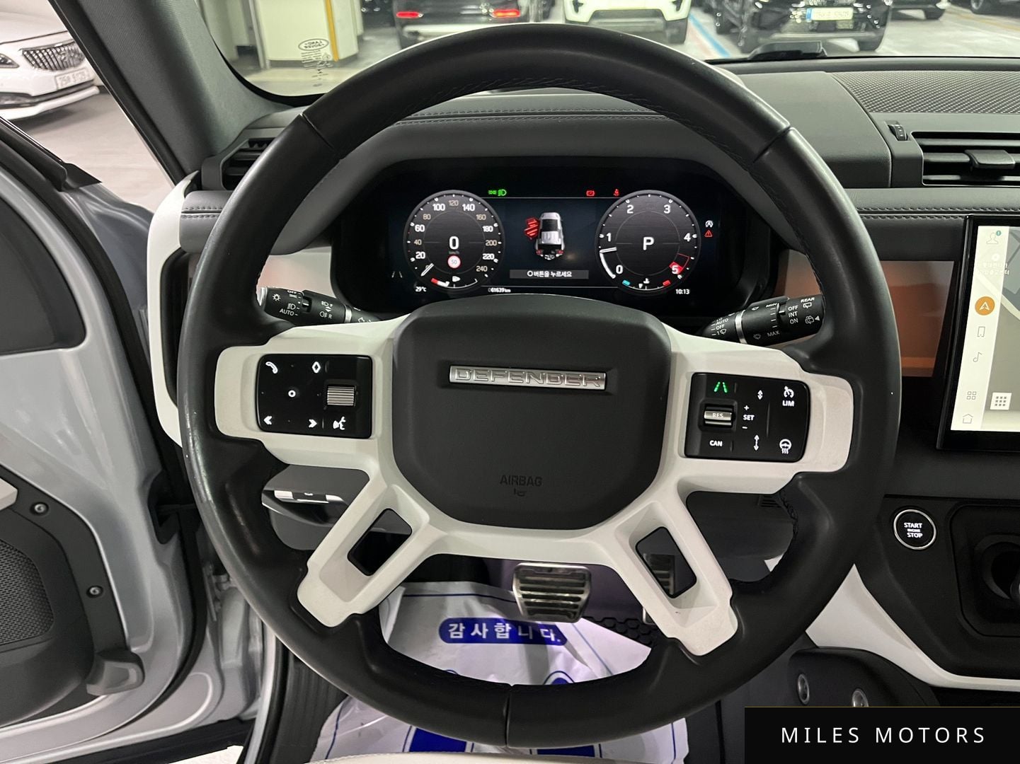 Land Rover Defender 2023 — миниатюра 10