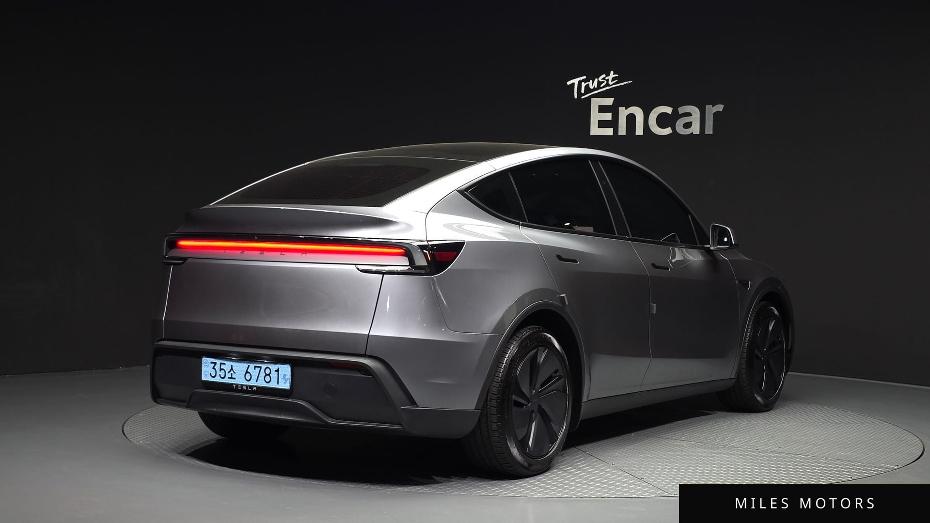 Tesla Model Y 2025 — миниатюра 2