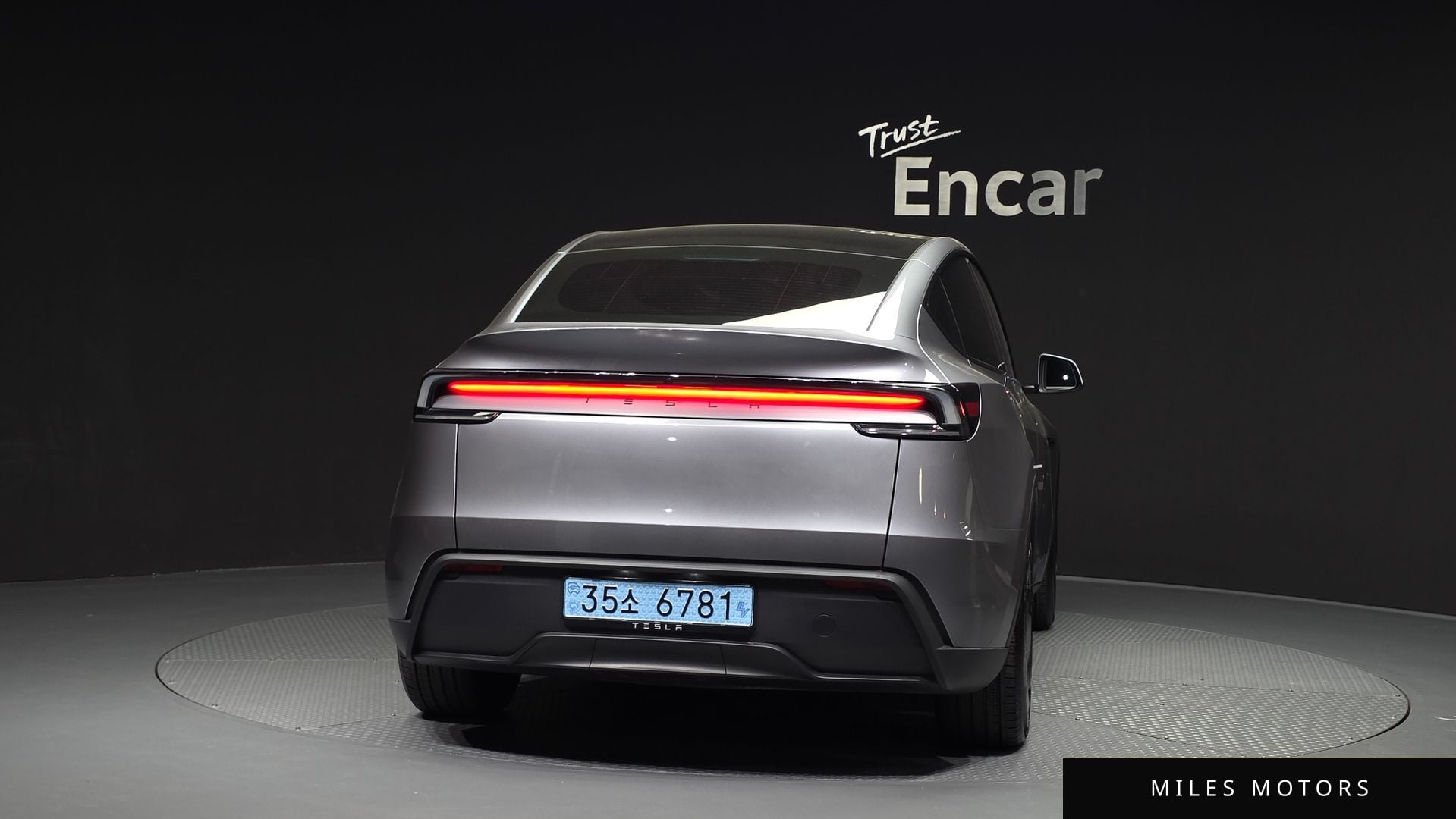 Tesla Model Y 2025 — миниатюра 4