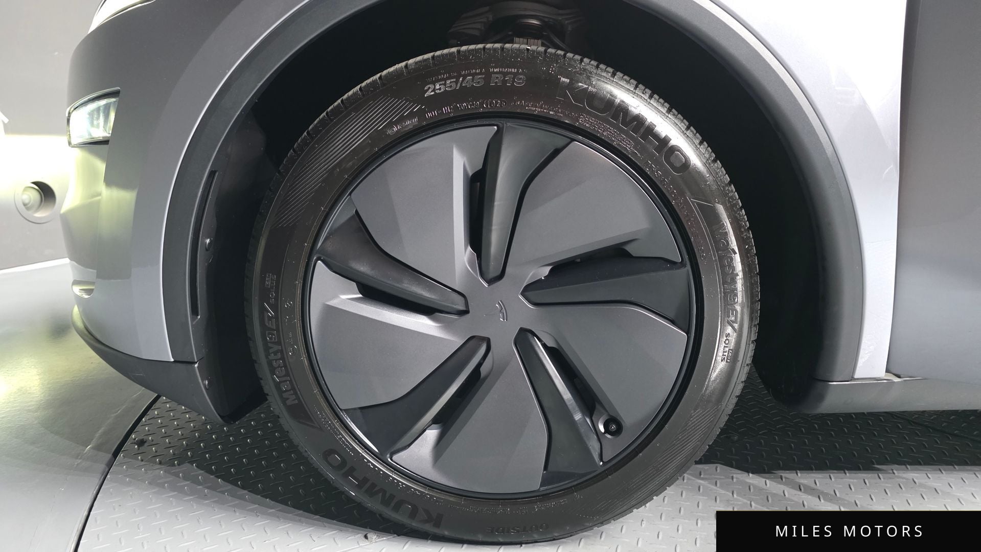 Tesla Model Y 2025 — миниатюра 5