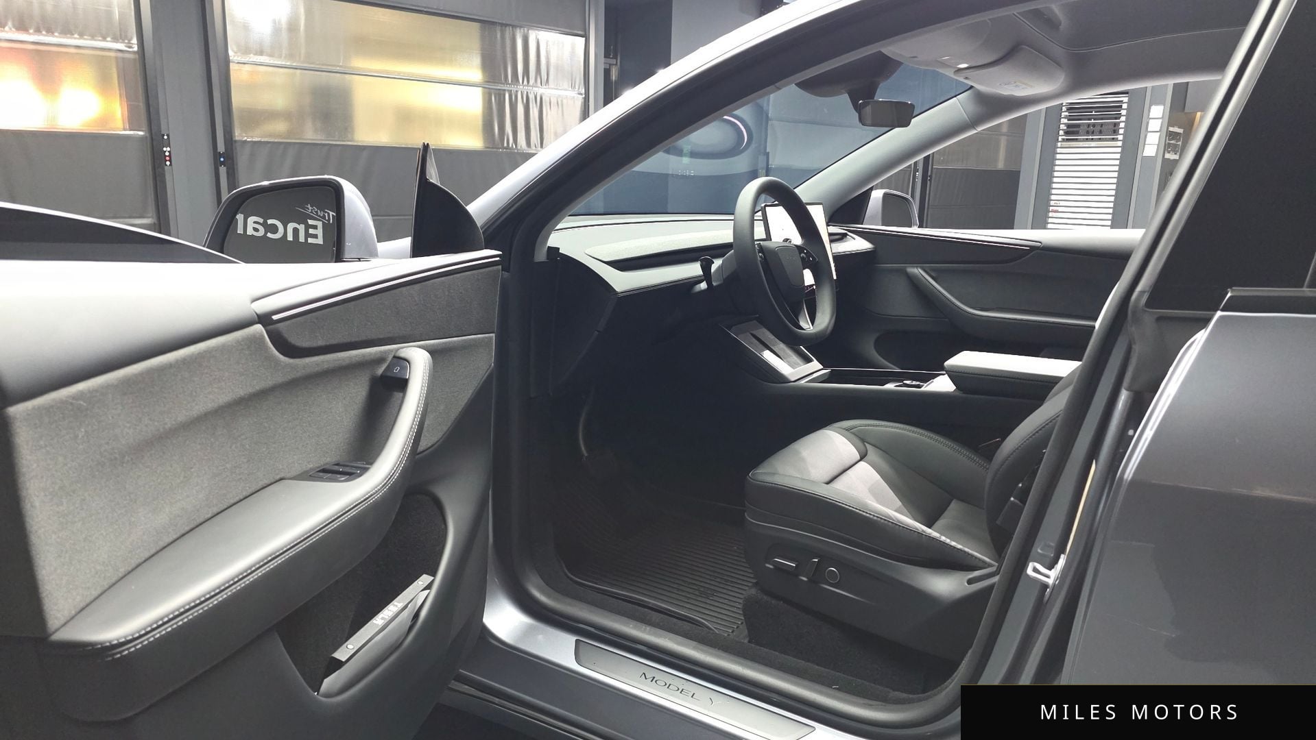 Tesla Model Y 2025 — миниатюра 10