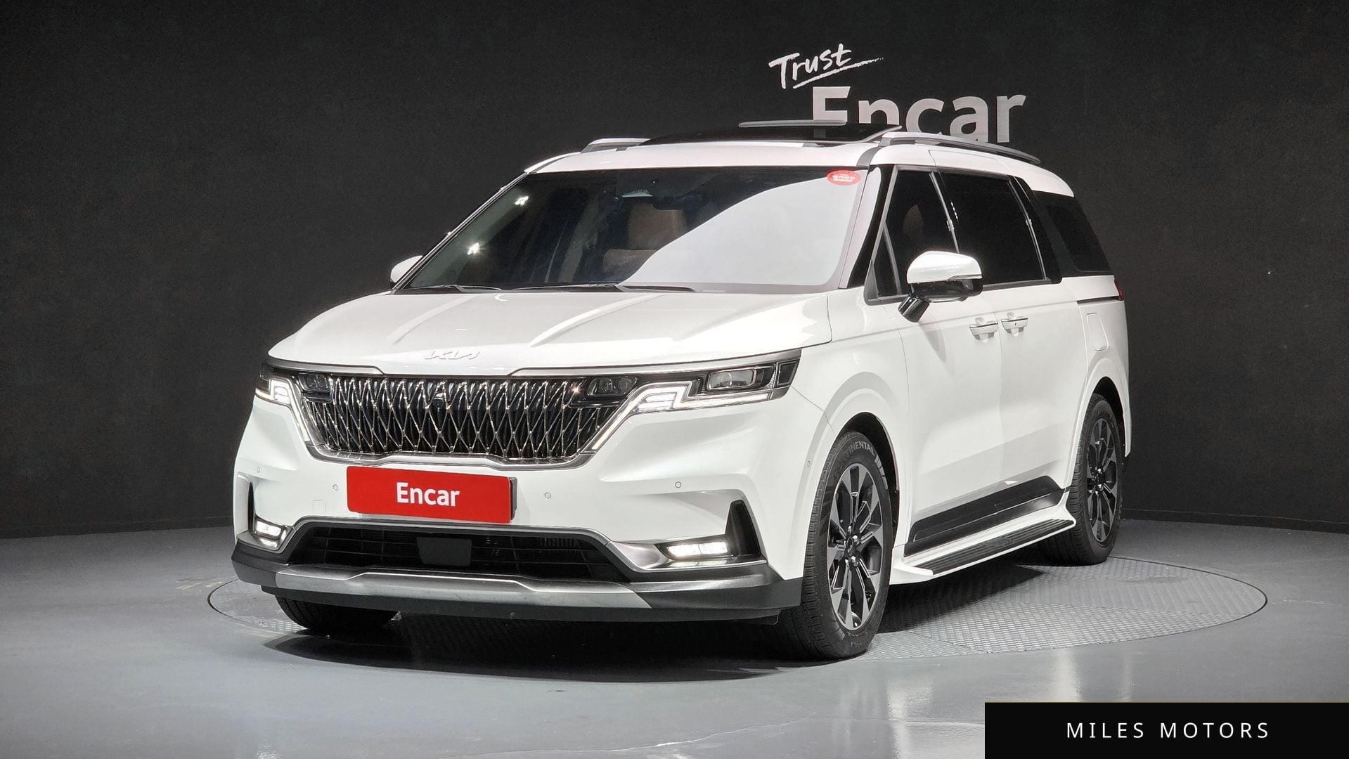 Kia Carnival 2023 — фото 1 из 12