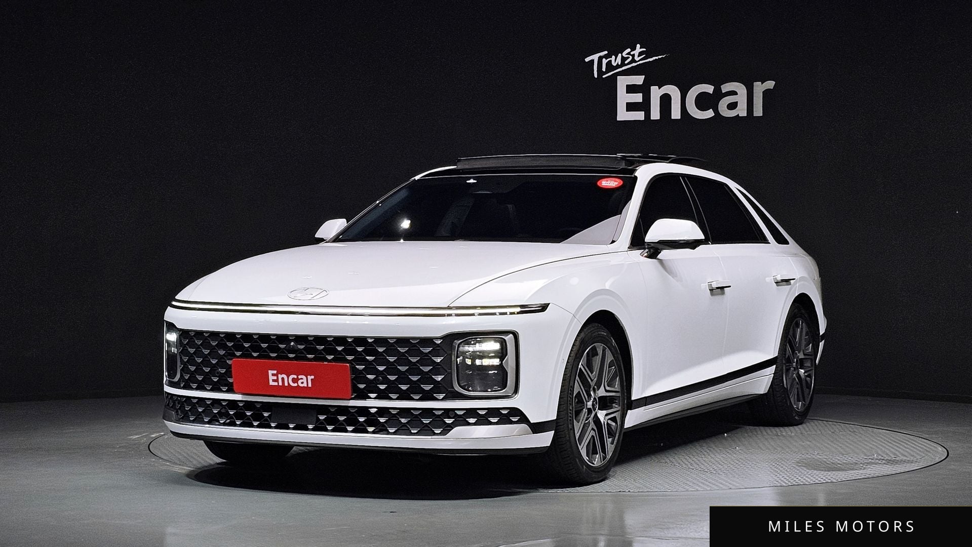 Hyundai Grandeur 2023 — фото 1 из 12