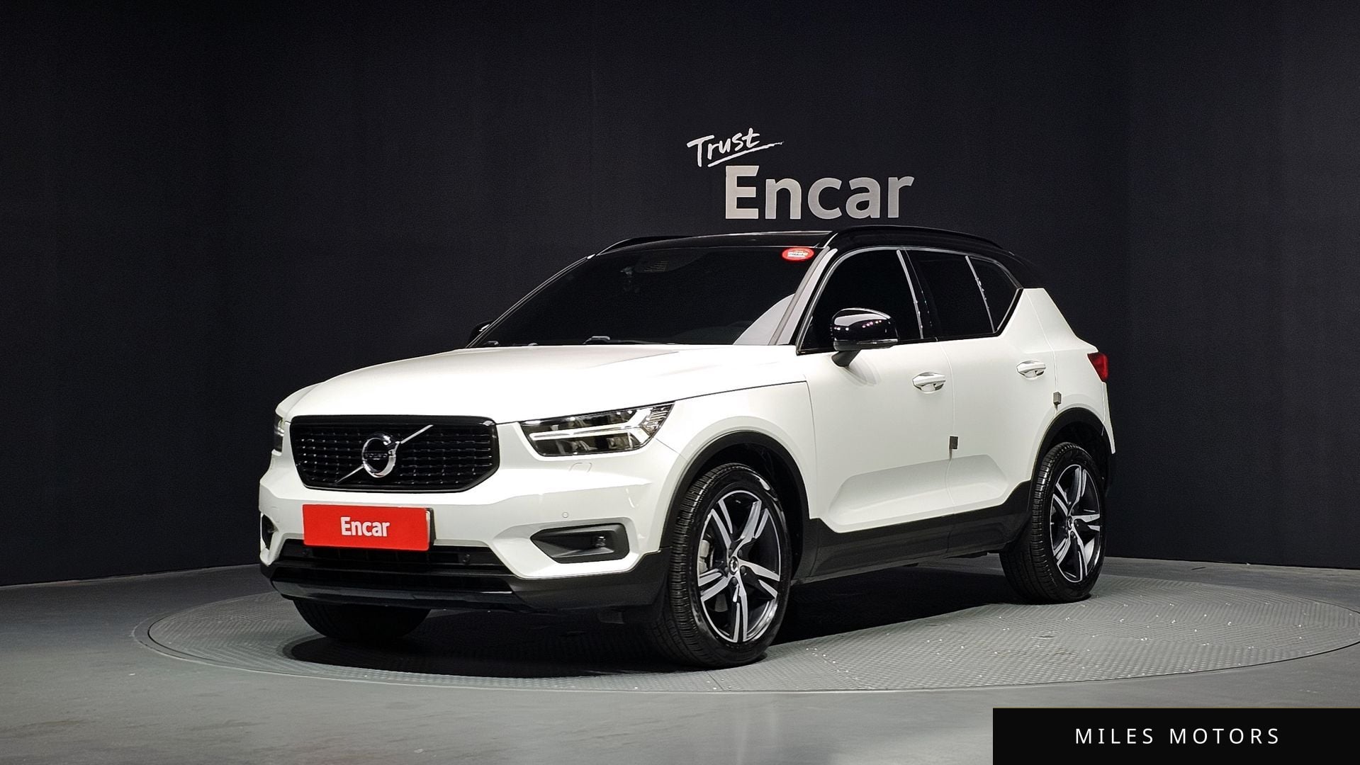 Volvo XC40 2021 — фото 1 из 12