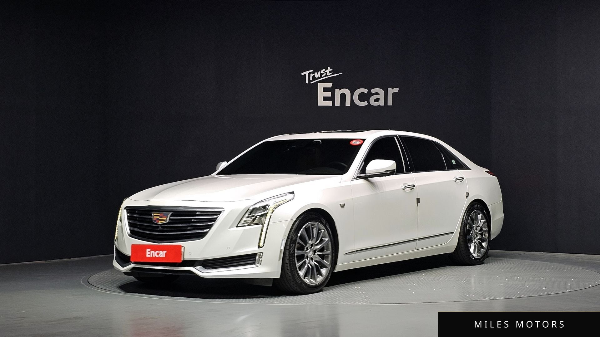 Cadillac CT6 2017 — фото 1 из 12