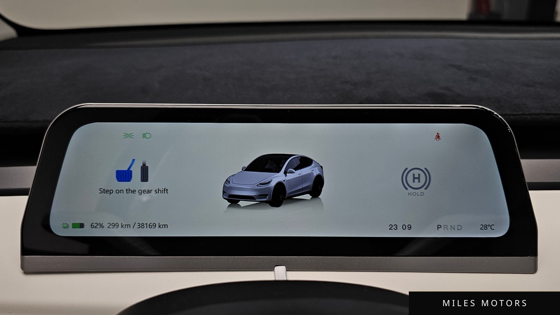 Tesla Model Y 2022 — миниатюра 10