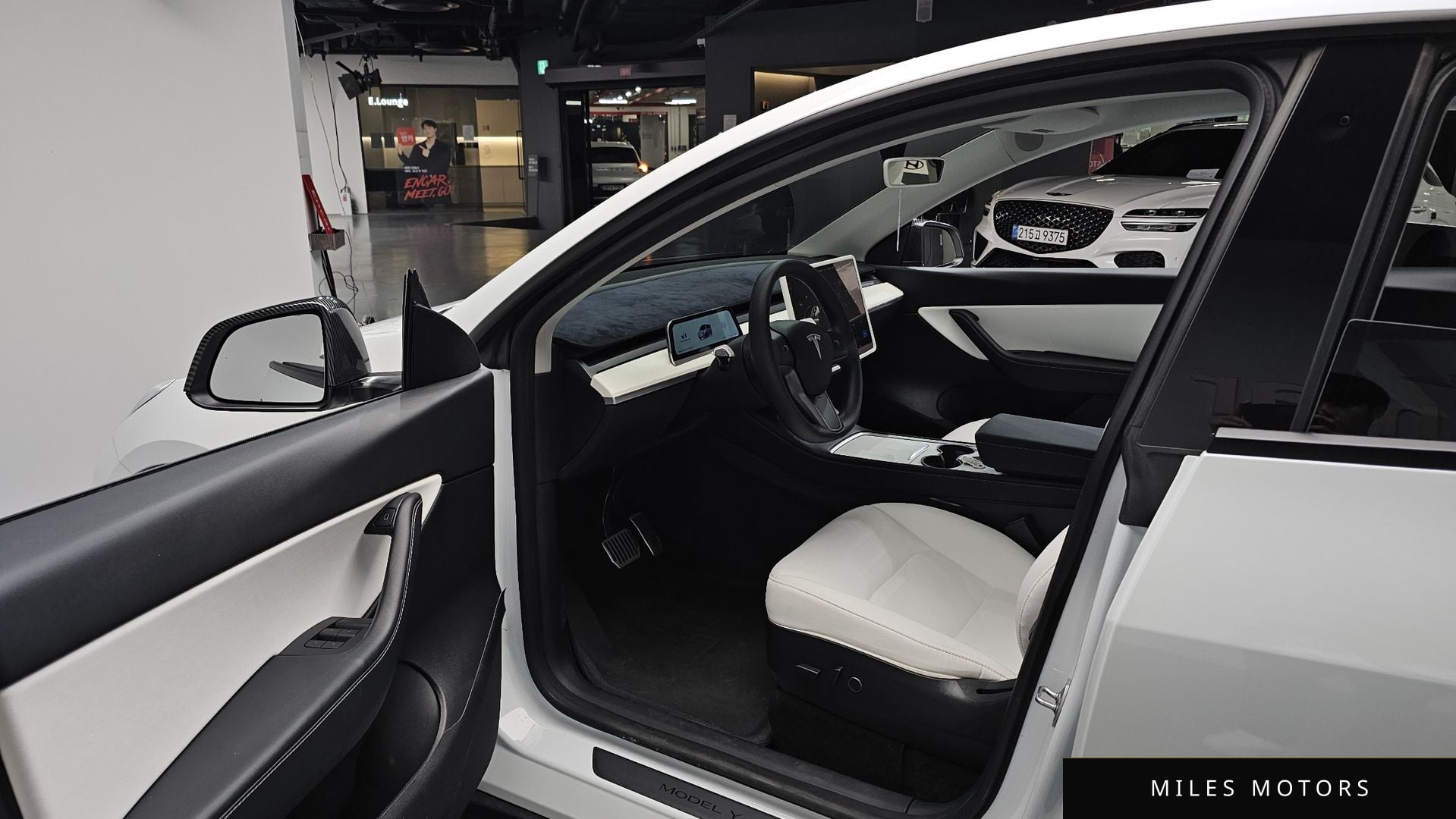 Tesla Model Y 2022 — миниатюра 12