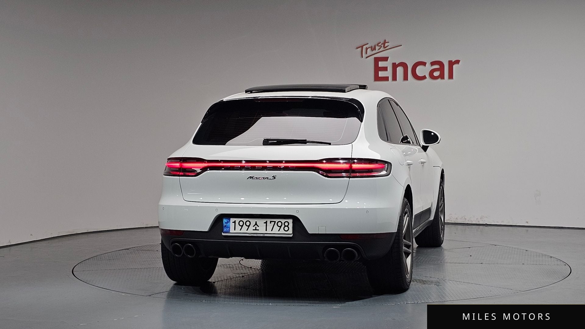 Porsche Macan 2021 — миниатюра 3