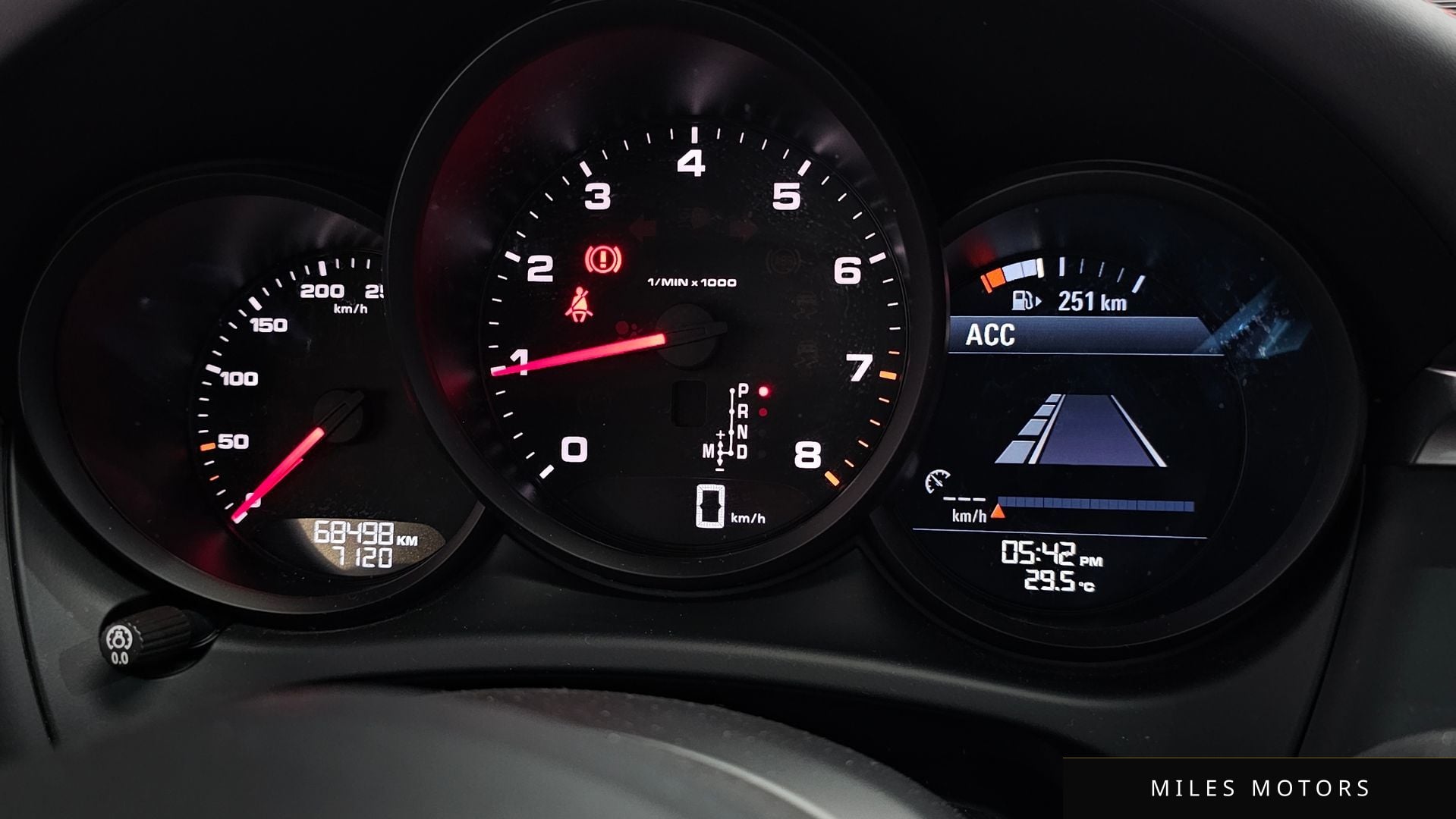 Porsche Macan 2021 — миниатюра 10