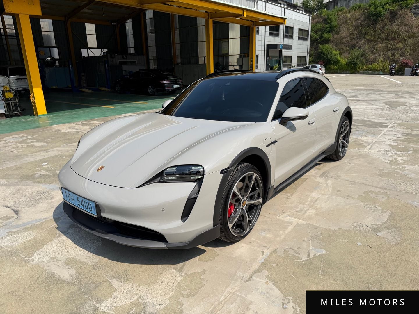 Porsche Taycan 2022 — фото 1 из 12
