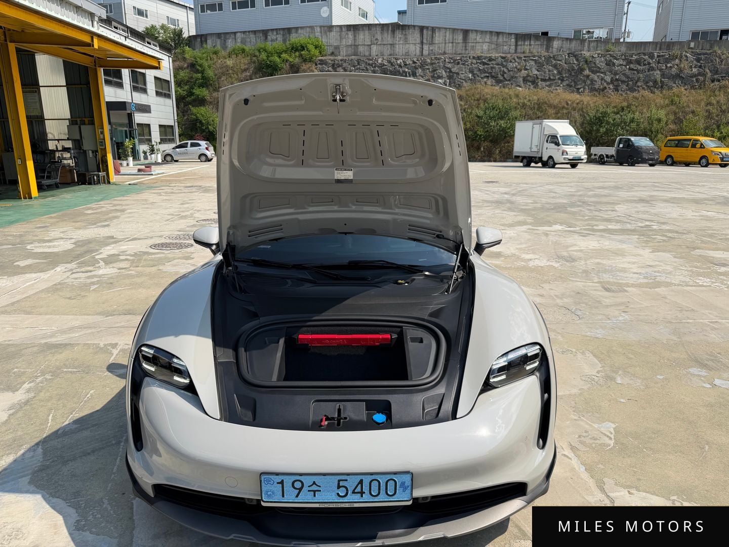 Porsche Taycan 2022 — миниатюра 6