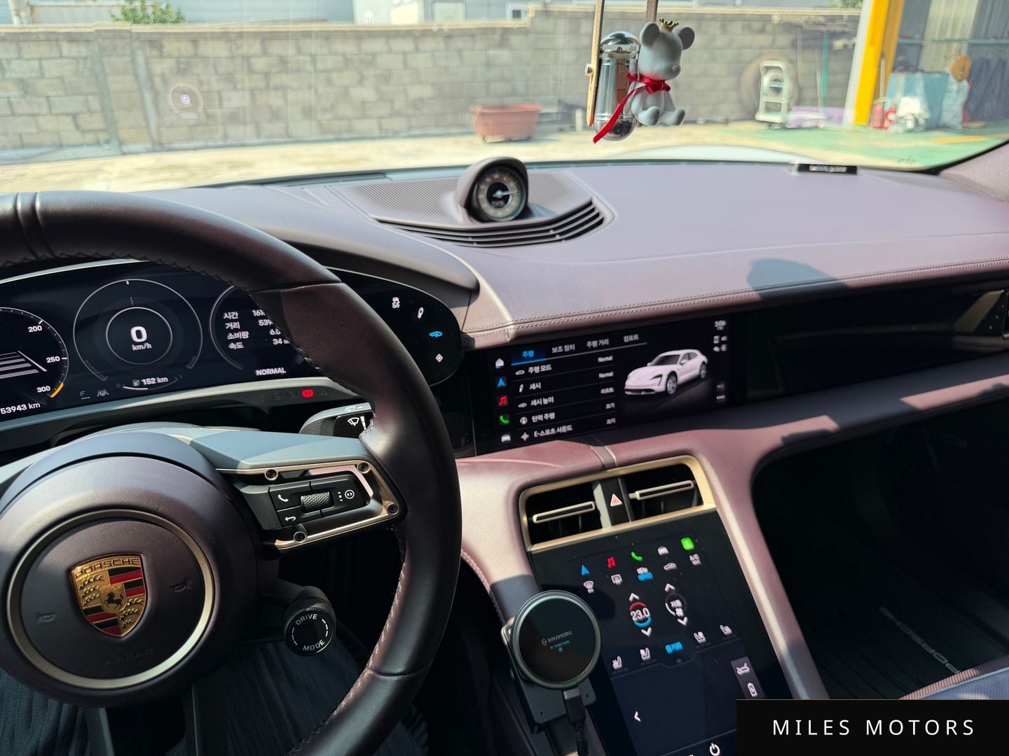 Porsche Taycan 2022 — миниатюра 9