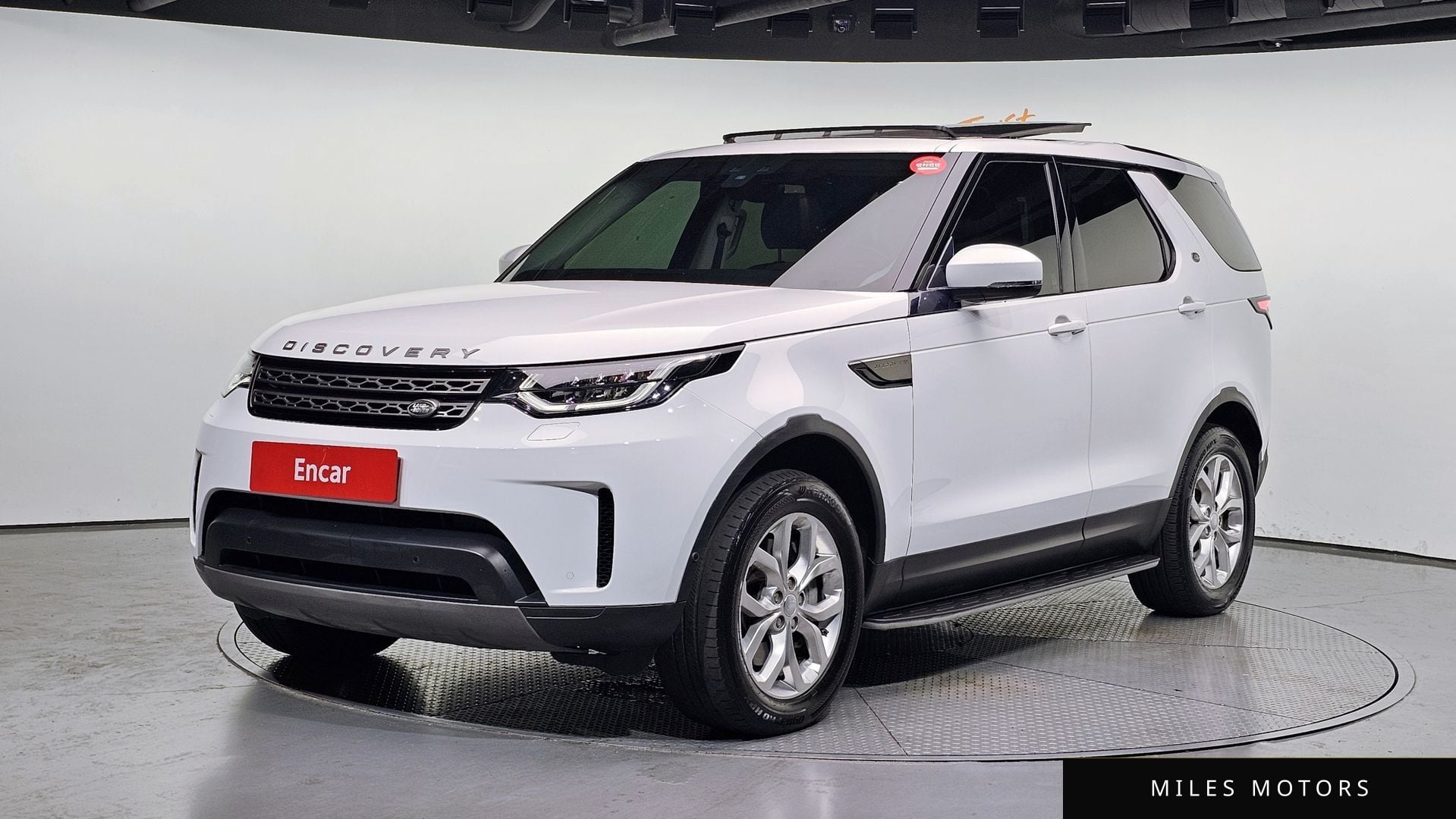 Land Rover Discovery 2019 — фото 1 из 12