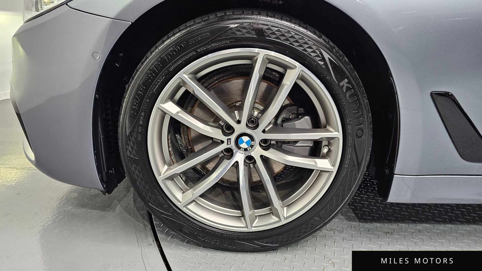 BMW 5 Series (G30) 2017 — миниатюра 5