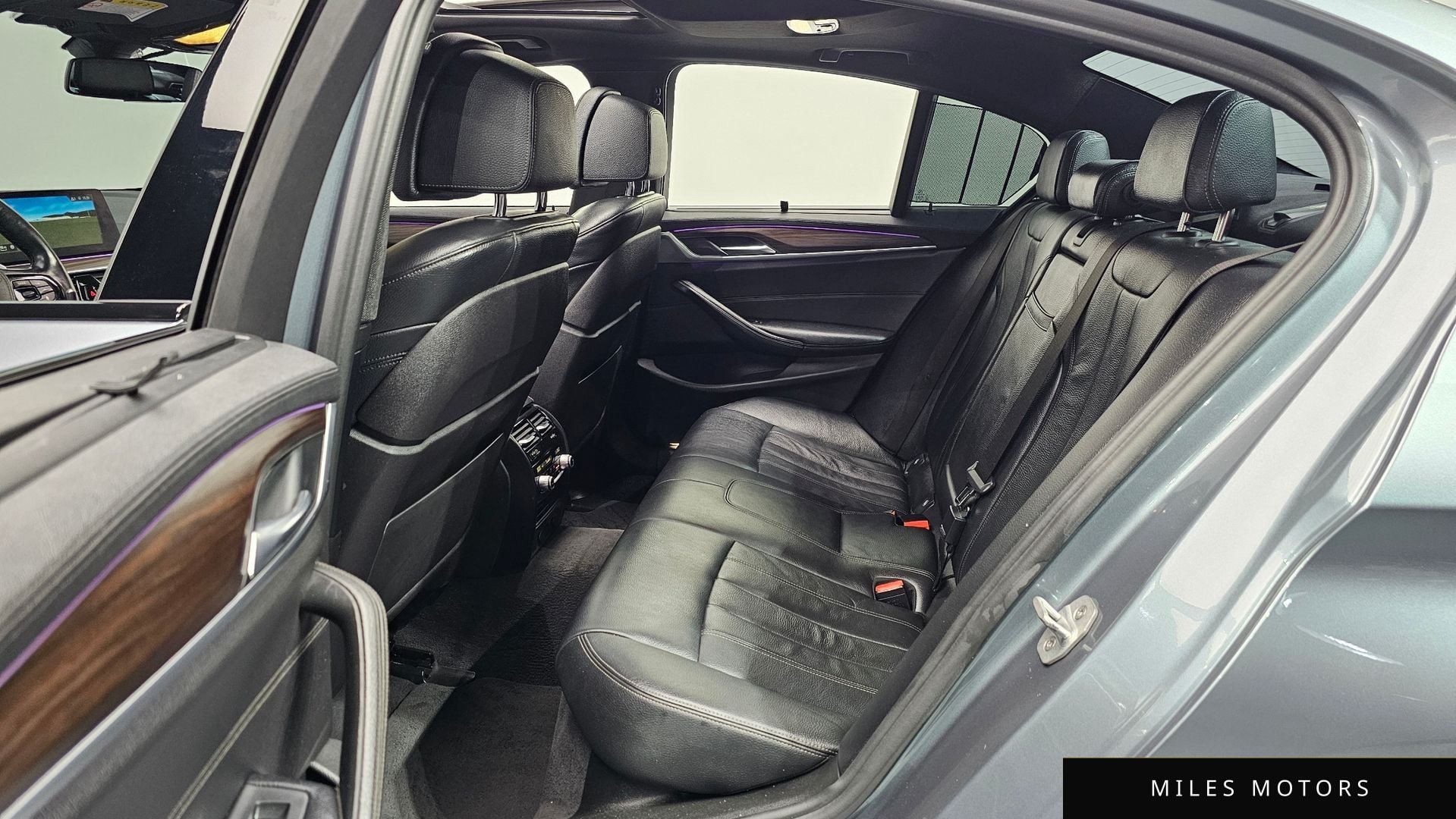 BMW 5 Series (G30) 2017 — миниатюра 11