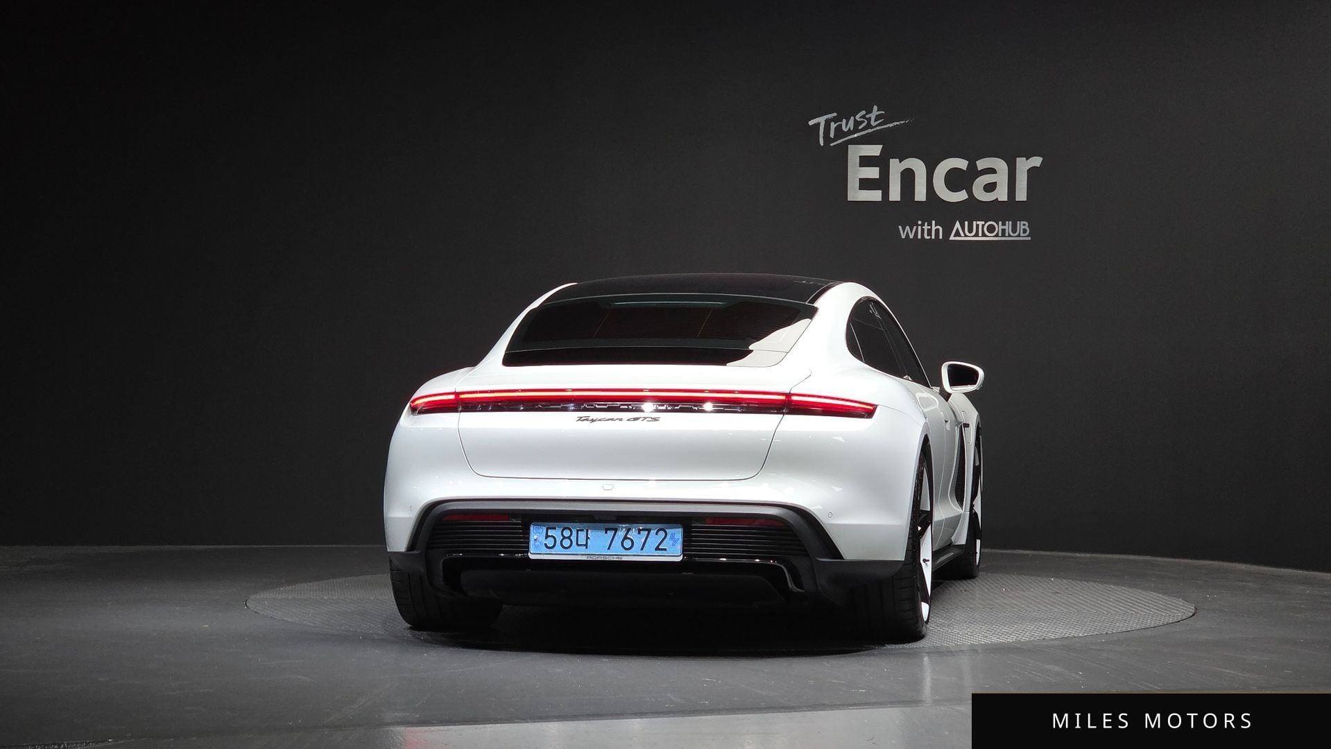 Porsche Taycan 2023 — миниатюра 4