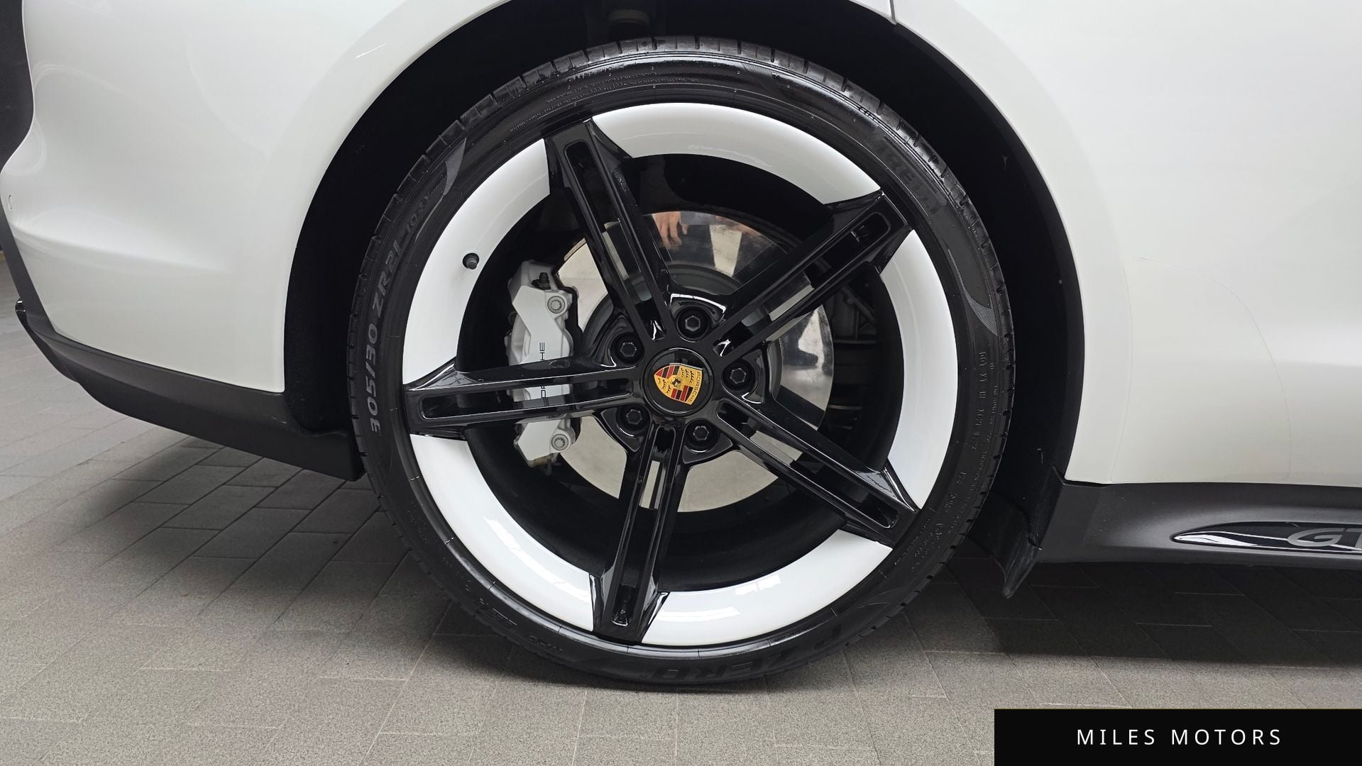 Porsche Taycan 2023 — миниатюра 5