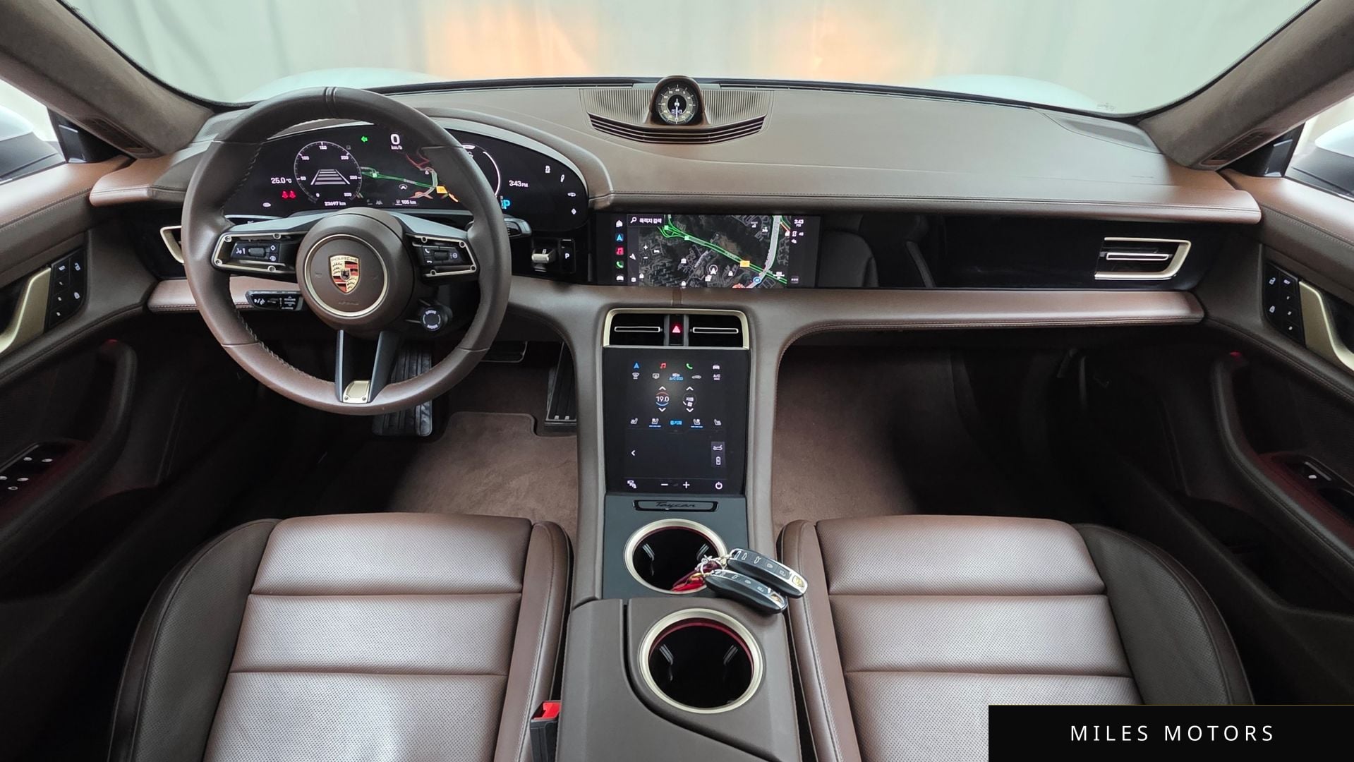 Porsche Taycan 2023 — миниатюра 10