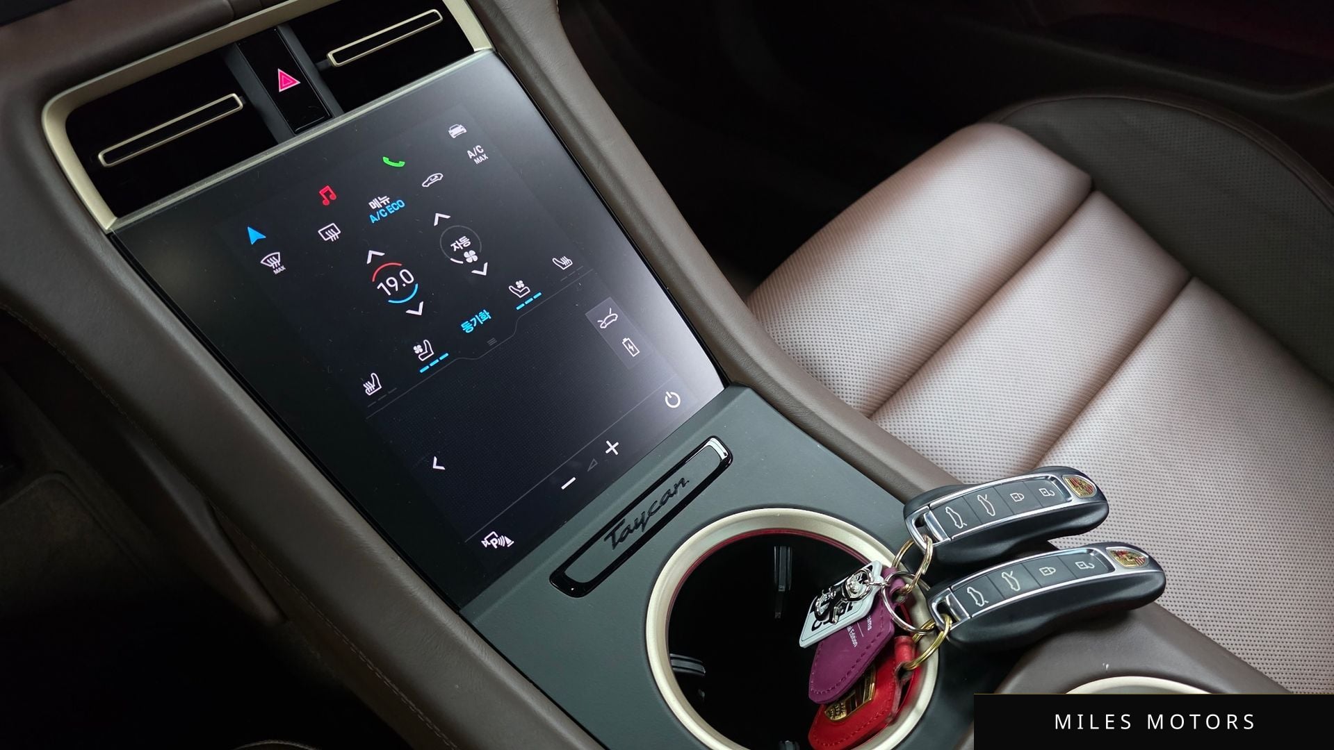 Porsche Taycan 2023 — миниатюра 12