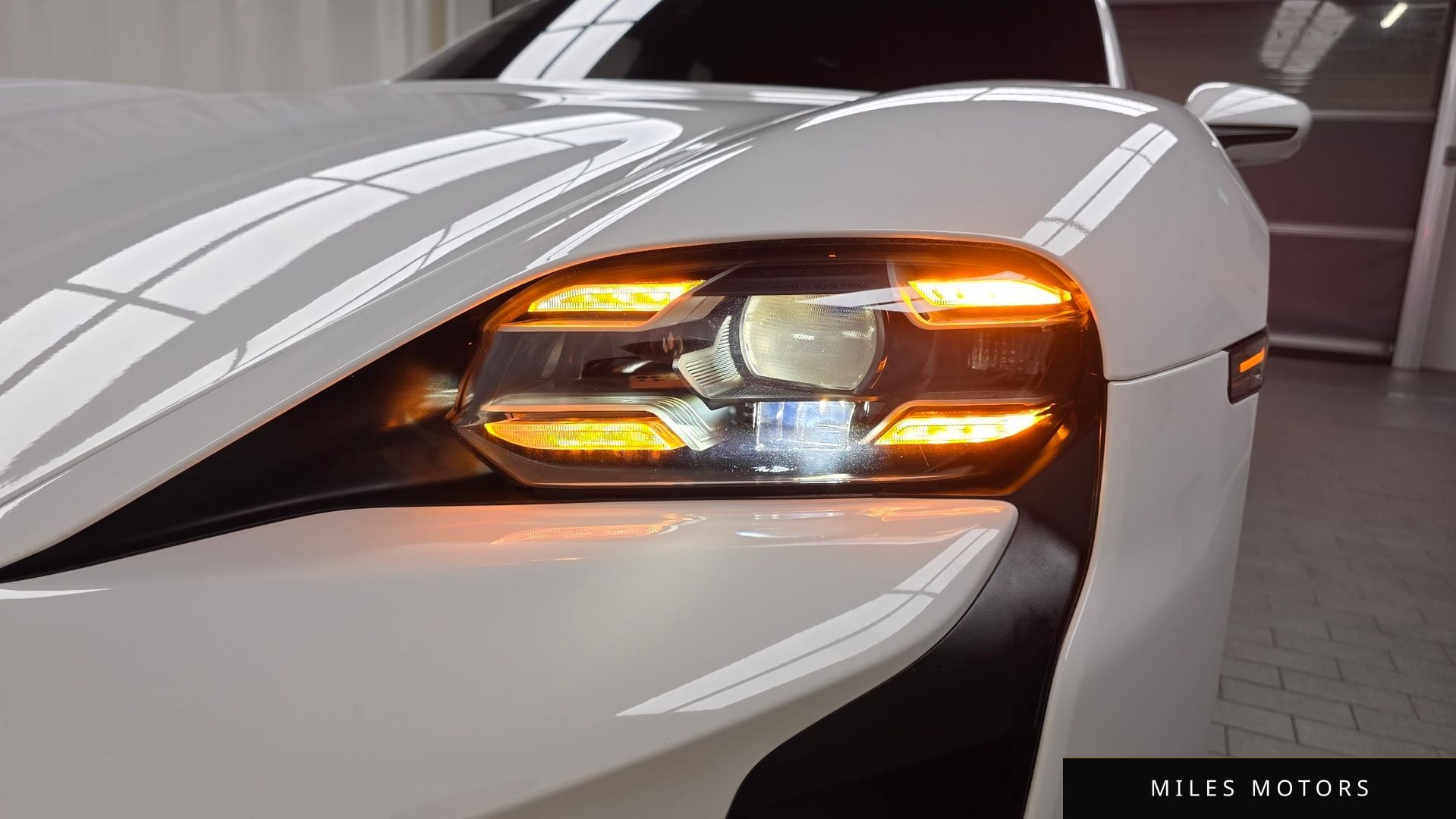 Porsche Taycan 2023 — миниатюра 8