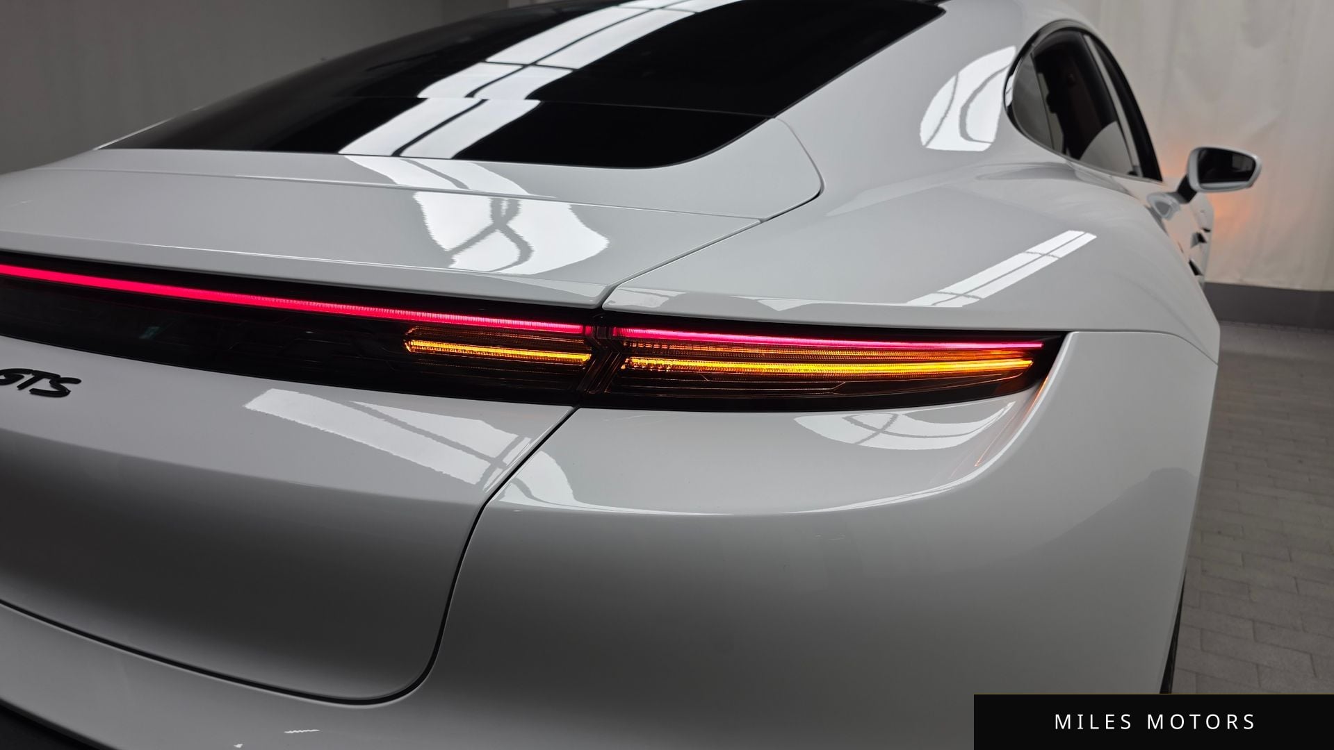 Porsche Taycan 2023 — миниатюра 9