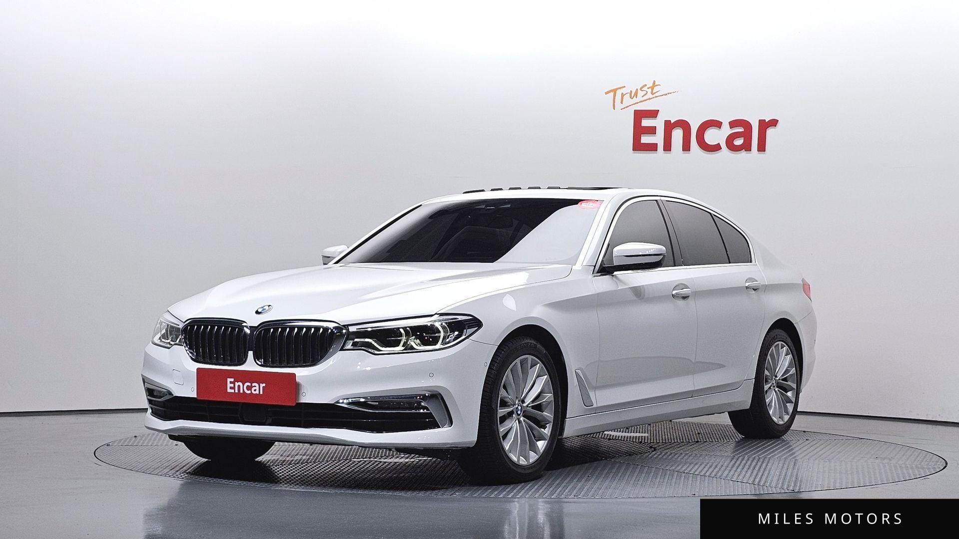 BMW 5 Series (G30) 2018 — фото 1 из 12