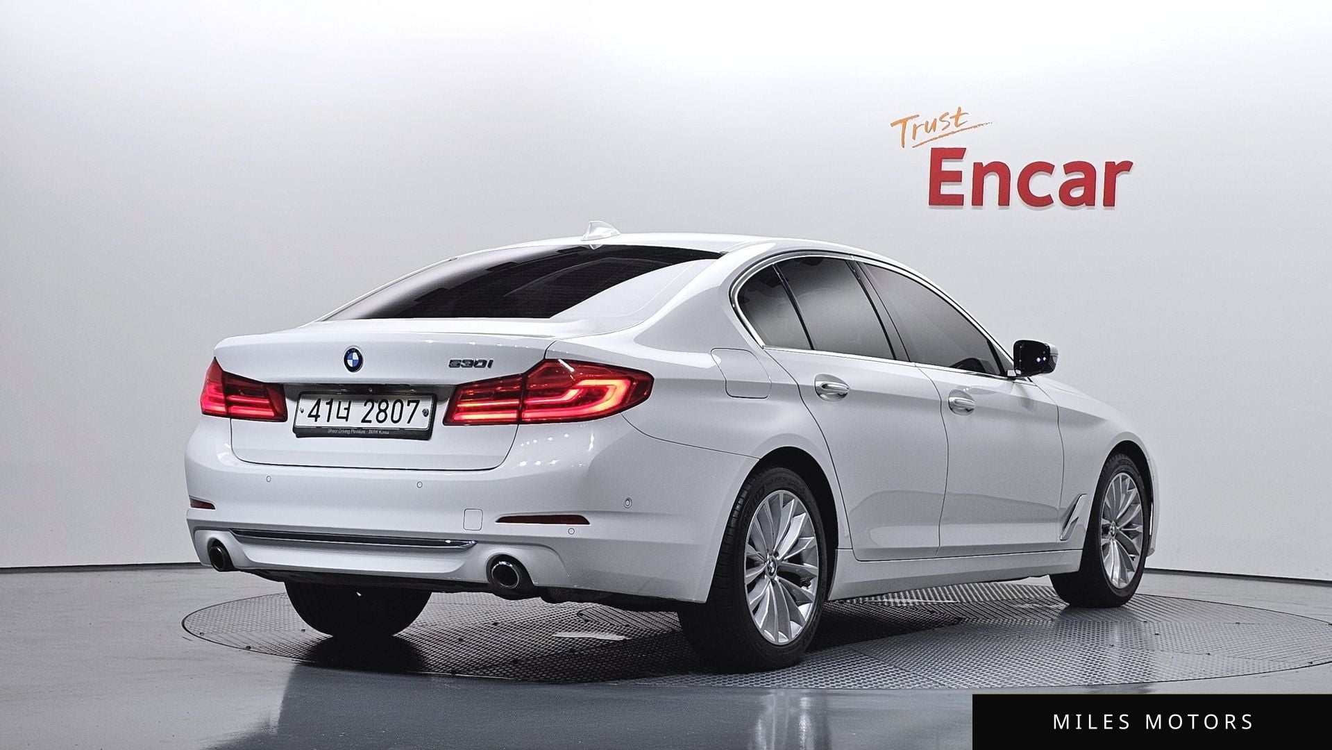BMW 5 Series (G30) 2018 — миниатюра 2