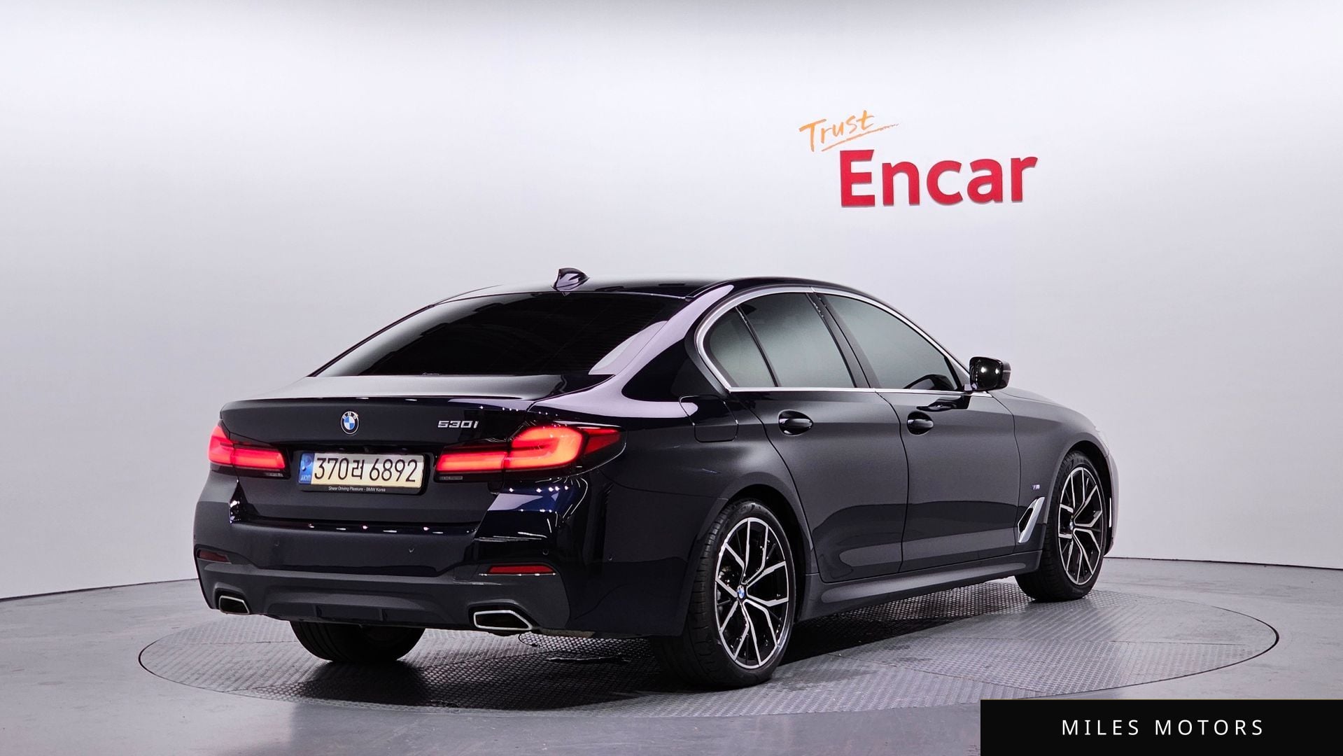 BMW 5 Series (G30) 2022 — миниатюра 2