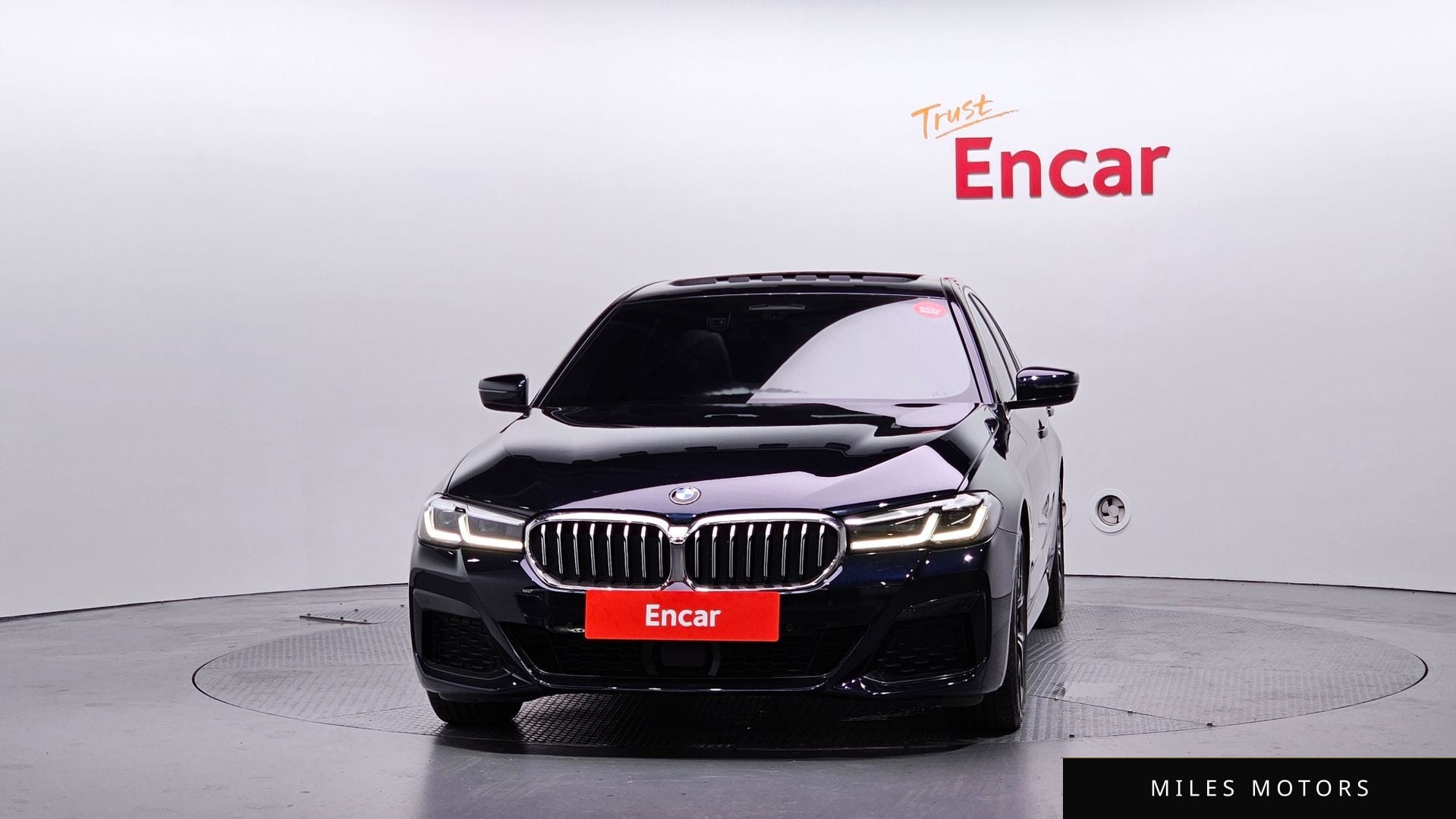 BMW 5 Series (G30) 2022 — миниатюра 3