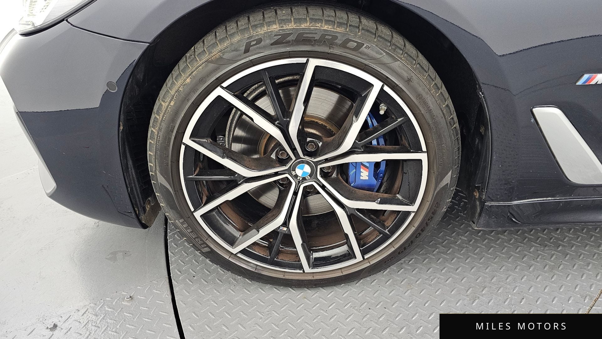 BMW 5 Series (G30) 2022 — миниатюра 5