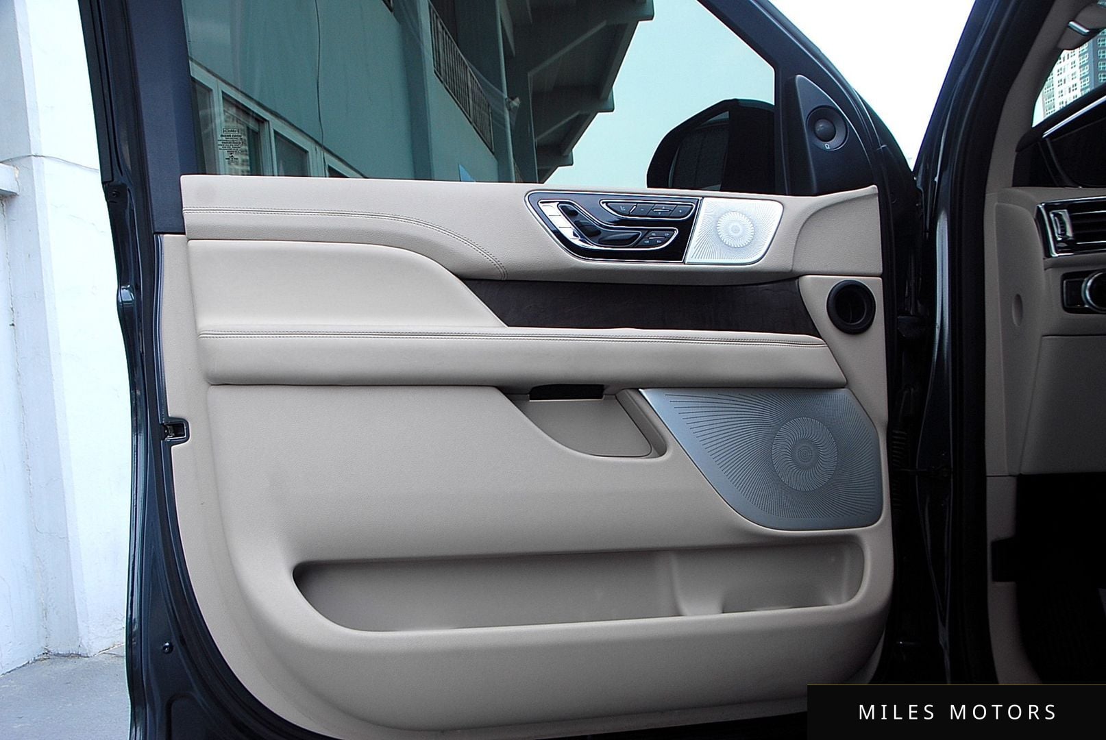 Lincoln Navigator 2021 — миниатюра 11