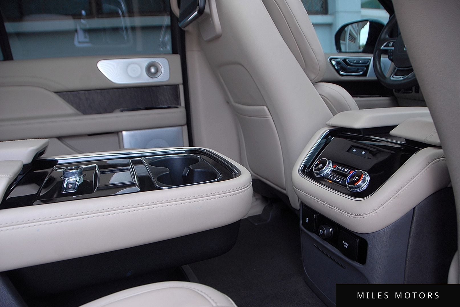 Lincoln Navigator 2021 — миниатюра 12