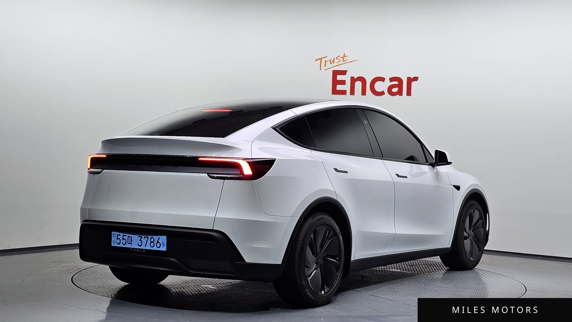 Tesla Model Y 2026 — миниатюра 2