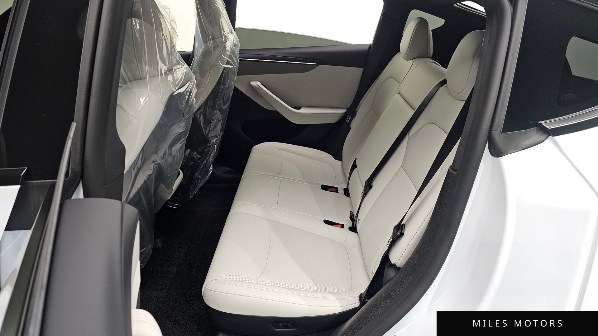 Tesla Model Y 2026 — миниатюра 10