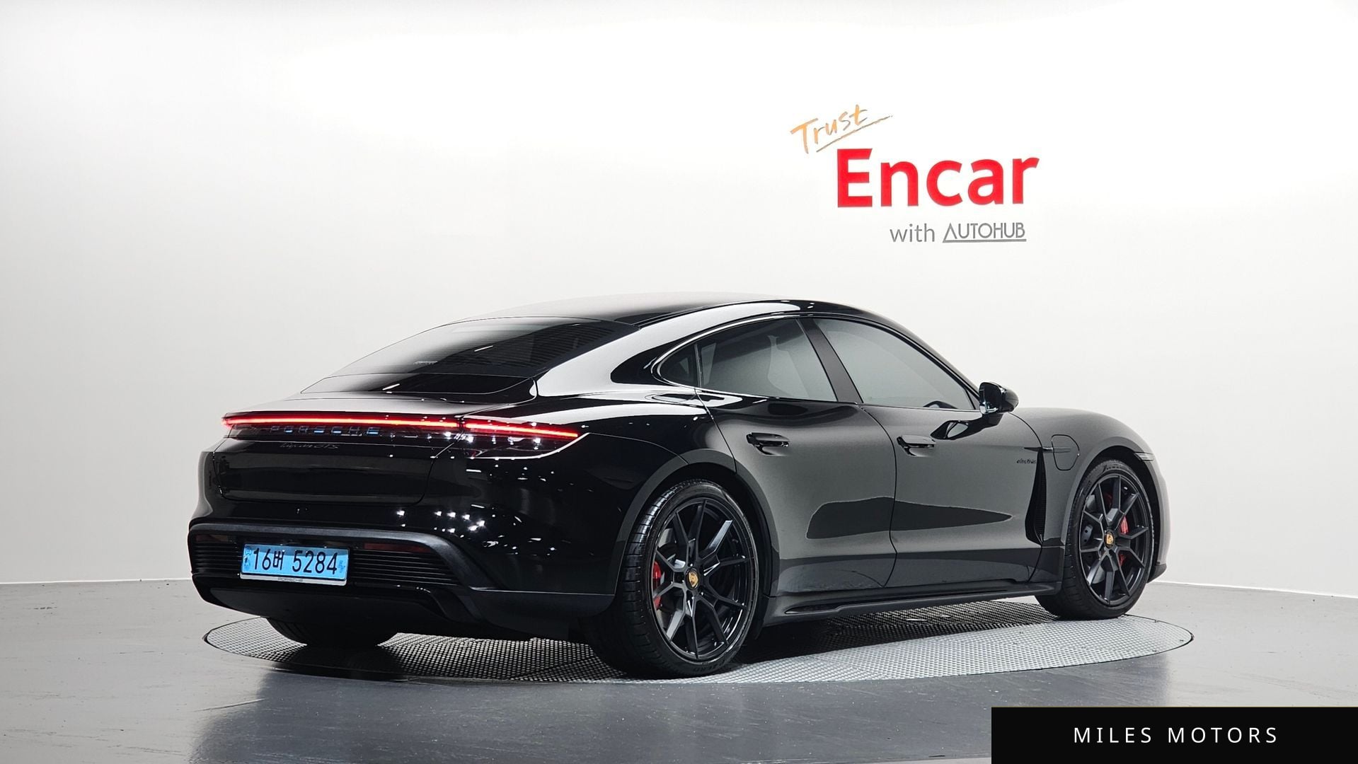 Porsche Taycan 2022 — миниатюра 2