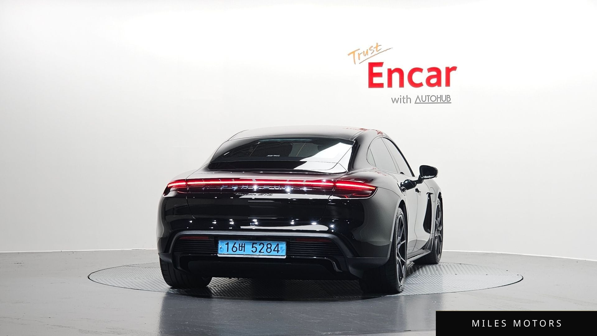 Porsche Taycan 2022 — миниатюра 4