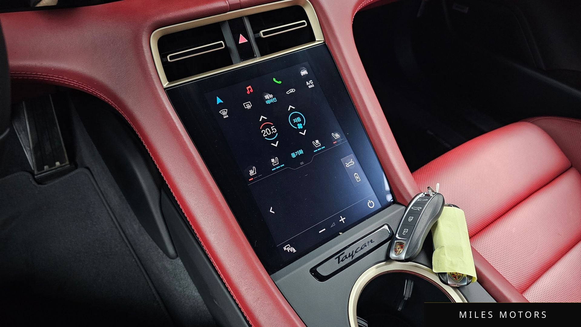 Porsche Taycan 2022 — миниатюра 12