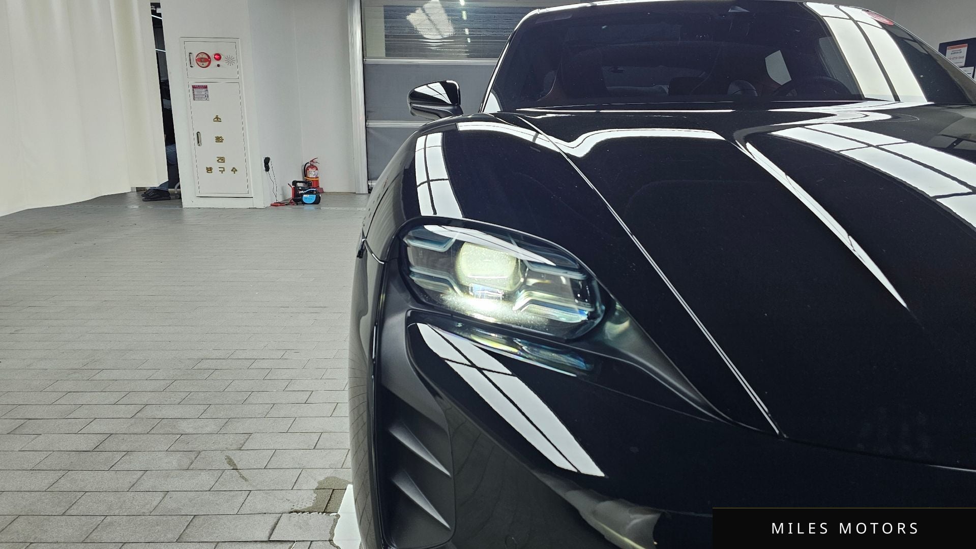 Porsche Taycan 2022 — миниатюра 8