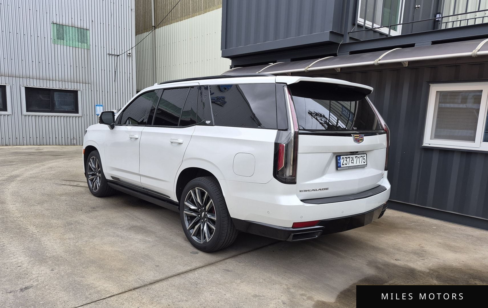Cadillac Escalade 2023 — миниатюра 4
