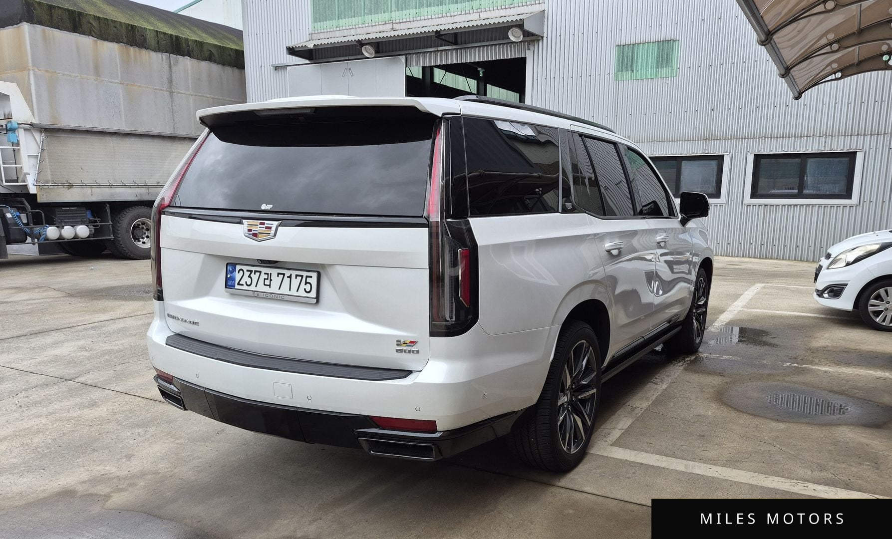 Cadillac Escalade 2023 — миниатюра 5