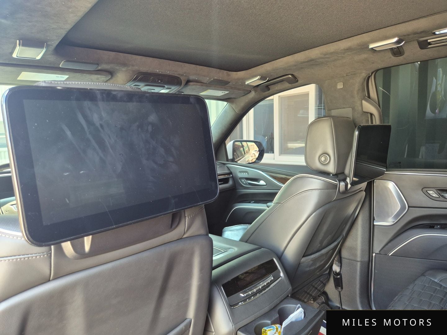 Cadillac Escalade 2023 — миниатюра 11